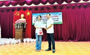Bệnh viện Phụ sản Thái Bình tuyên dương khen thưởng 235 học sinh giỏi là con CBVC, NLĐ.